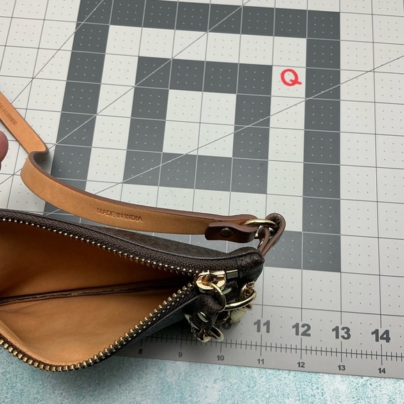Brown Crossbody Bag‎ with Chain Detail - Picture 6 of 8